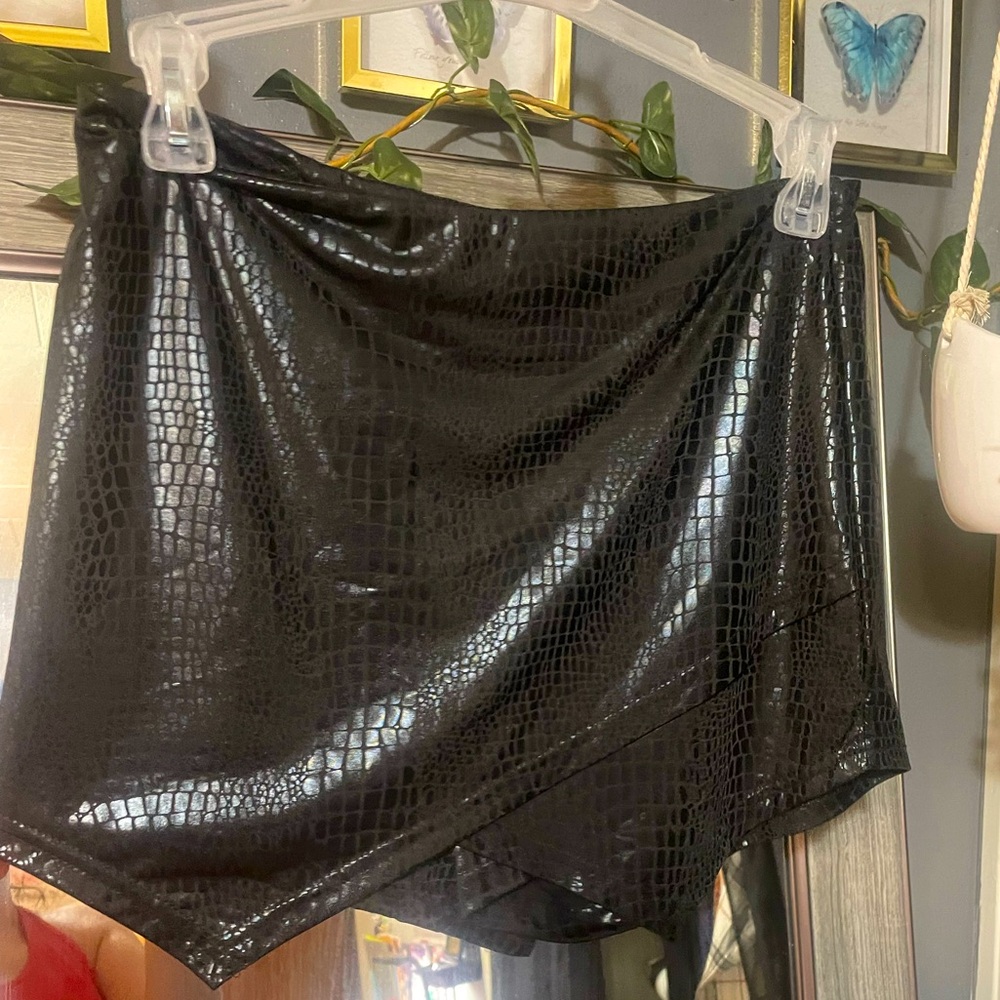 Faux leather skort